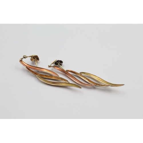 212 - 2 x 9ct gold tricolour twist drop earrings 1.8 grams gross