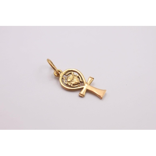 218 - 18ct gold Egyptian Ankh scarab pendant / charm 1 grams gross