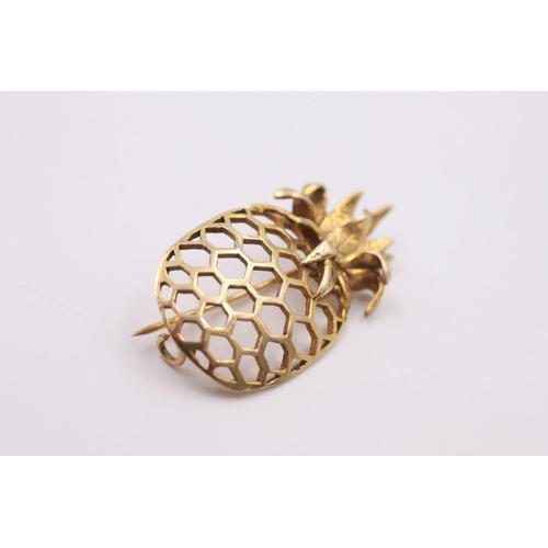 221 - 9ct Gold pineapple brooch w/ London 1973 hallmarks 3.7 grams gross