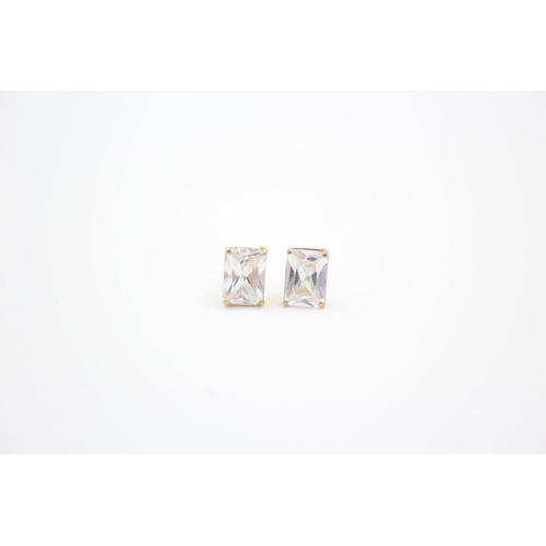 223 - 3 x 9ct gold gemstone stud earrings 2.9 grams gross