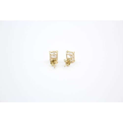 223 - 3 x 9ct gold gemstone stud earrings 2.9 grams gross