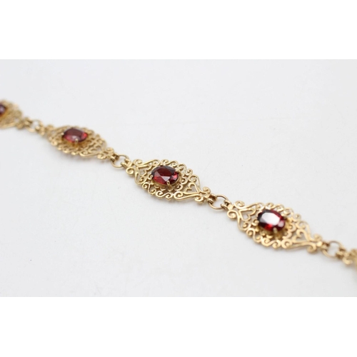 228 - 9ct Gold garnet detail ornate panel bracelet 7.9 grams gross