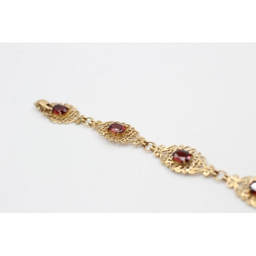 228 - 9ct Gold garnet detail ornate panel bracelet 7.9 grams gross