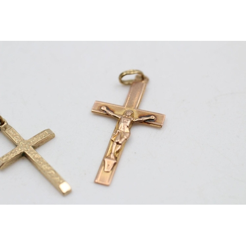 242 - 2 x 9ct gold crucifix and cross pendants 0.9 grams gross