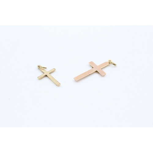 242 - 2 x 9ct gold crucifix and cross pendants 0.9 grams gross