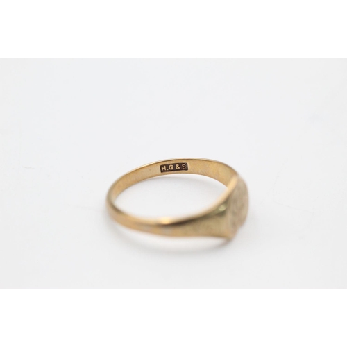 262 - 2 x 9ct Gold signet rings inc. heart, engraved 3.2 grams gross