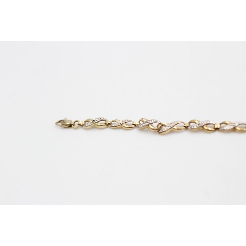 289 - 9ct gold diamond figure of eight bracelet 2.1 grams gross