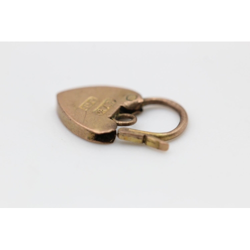 299 - vintage 9ct gold scrolling design heart padlock clasp 0.4 grams gross