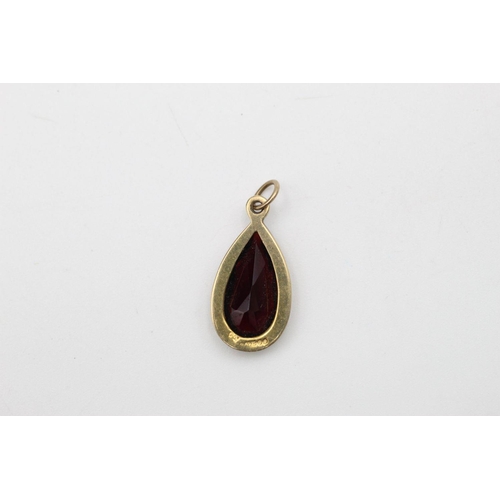 317 - 3 x 9ct Gold pendants inc. garnet, pearl, ornate 3.9 grams gross