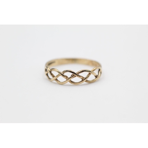 318 - 2 x 9ct Gold rings inc. celtic, knot 2.1 grams gross