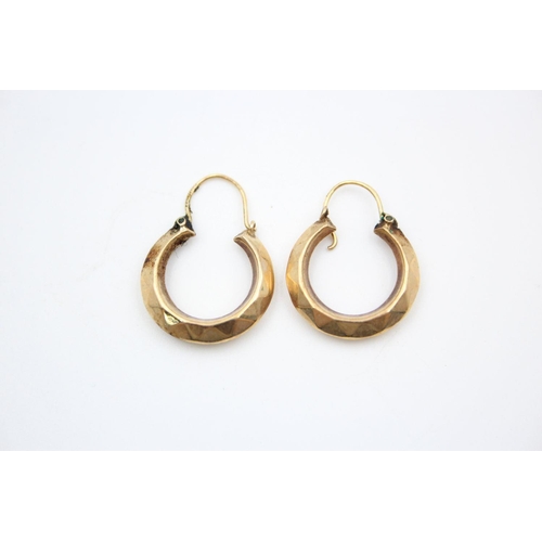 324 - 2 x 9ct gold hoop earrings 2.5 grams gross