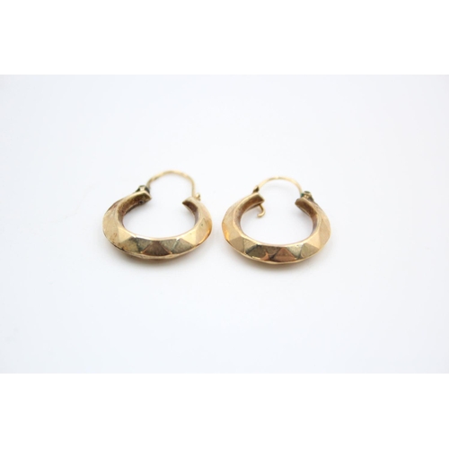 324 - 2 x 9ct gold hoop earrings 2.5 grams gross