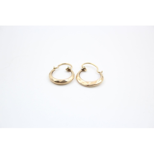 324 - 2 x 9ct gold hoop earrings 2.5 grams gross