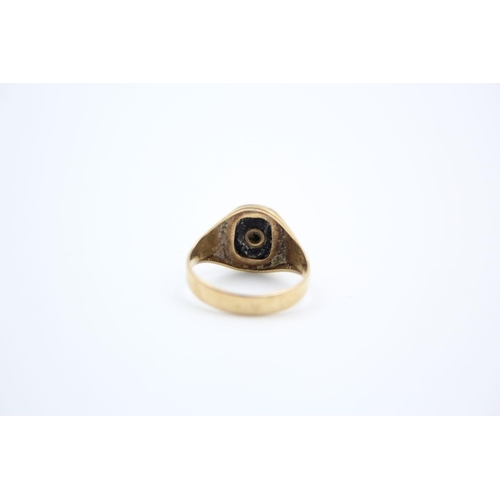 327 - 9ct Gold onyx & diamond signet ring 3.9 grams gross