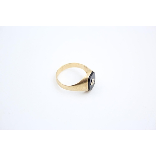 327 - 9ct Gold onyx & diamond signet ring 3.9 grams gross