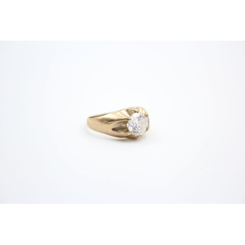 367 - 9ct Gold gemstone ring 4.2 grams gross