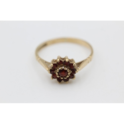 371 - vintage 9ct gold garnet cluster ring 1.7 grams gross