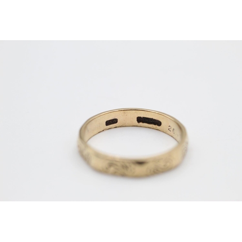 385 - vintage 9ct gold engraved scrolling design band ring 2.3 grams gross