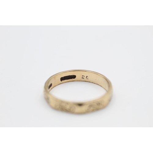 385 - vintage 9ct gold engraved scrolling design band ring 2.3 grams gross