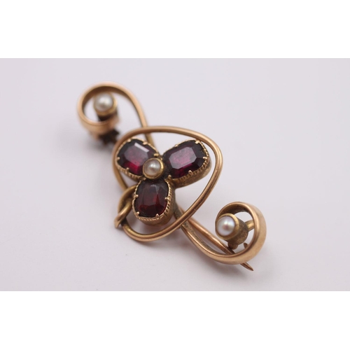 388 - 14ct gold antique garnet brooch 4.3 grams gross