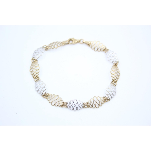 399 - 9ct gold two-tone panel bracelet 3.9 grams gross