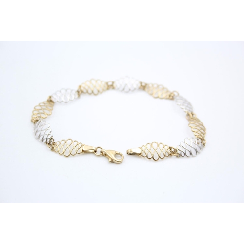 399 - 9ct gold two-tone panel bracelet 3.9 grams gross