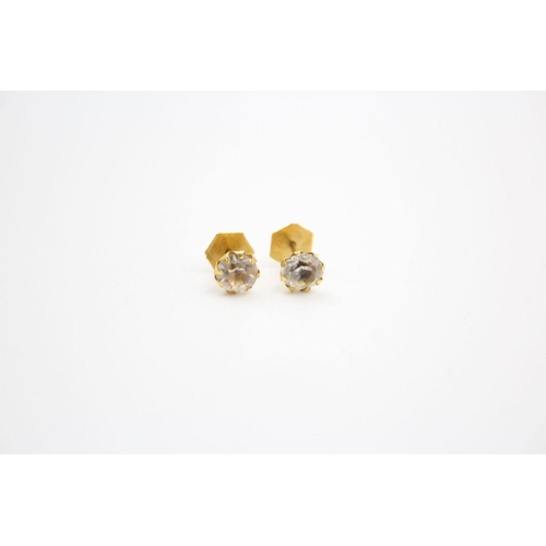 40 - 2 x 9ct Gold earrings inc. gemstone, heart 1.4 grams gross