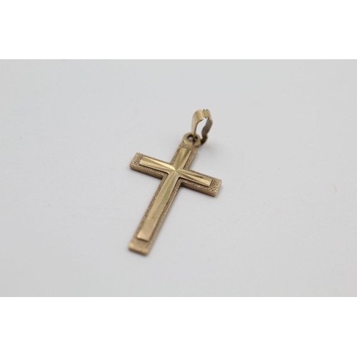 82 - 3 x 9ct gold crucifix and cross pendants 2.8 grams gross