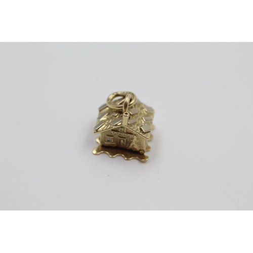 84 - 14ct gold opening house charm / pendant 3.4 grams gross