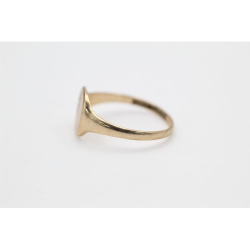 85 - 2 x 9ct gold signet rings 3 grams gross