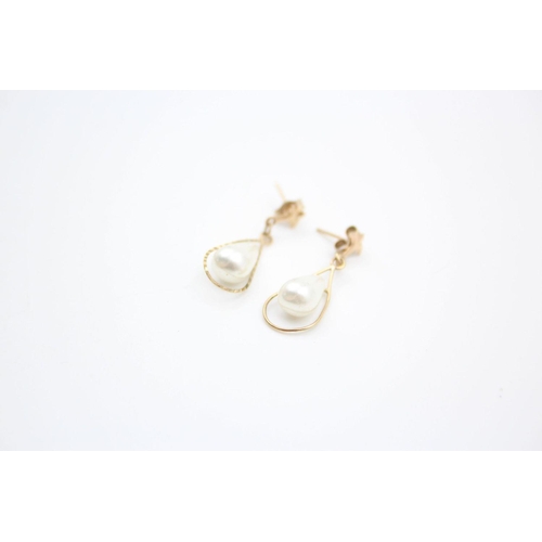 86 - 3 x 9ct gold faux pearl earrings 2.4 grams gross