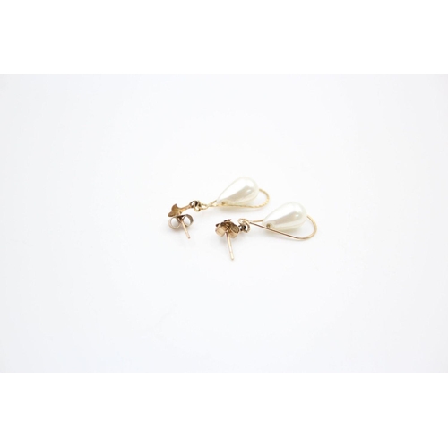 86 - 3 x 9ct gold faux pearl earrings 2.4 grams gross