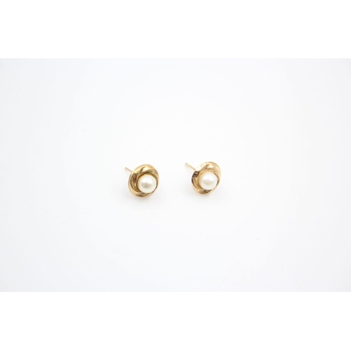 86 - 3 x 9ct gold faux pearl earrings 2.4 grams gross