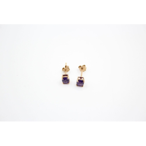 94 - 3 x 9ct gold gemstone earrings 1.9 grams gross