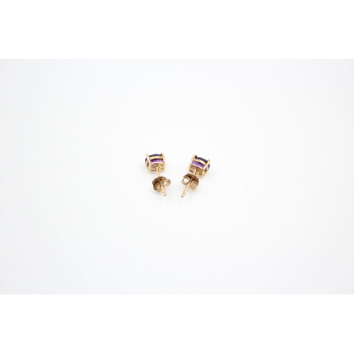 94 - 3 x 9ct gold gemstone earrings 1.9 grams gross