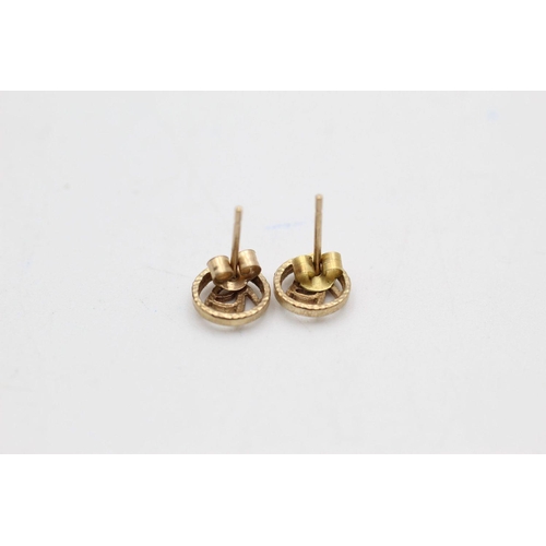 98 - 3 x 9ct gold knot stud earrings 1.9 grams gross