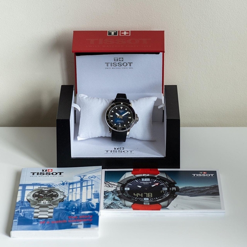 126 - GENTLEMAN'S TISSOT SEASTAR 1000 POWERMATIC 80 BLUE ON RUBBER, REF. T120407A, MAY 2019 BOX AND PAPERS... 