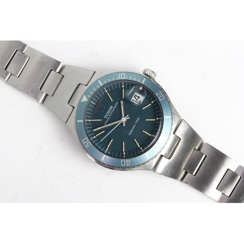 13 - VINTAGE TUDOR OYSTERDATE CHRONO-TIME 9121/0 CIRCA 1973, circular blue dial with baton hour markers, ... 