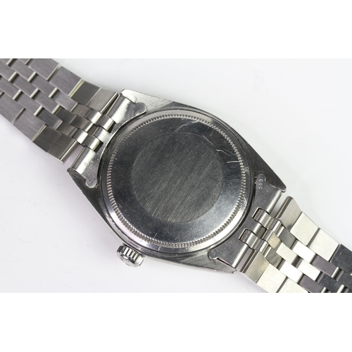 6 - ROLEX DATEJUST 1603 CIRCA 1971, circular sunburst silver dial with baton hour markers, date function... 