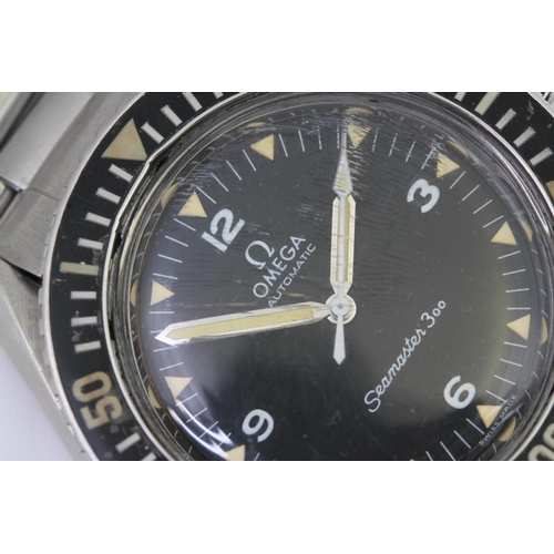 45 - VINTAGE OMEGA SEAMASTER 300 ‘STAR DIAL’ REFERENCE 165.024,  black dial with patina triangular hour m... 
