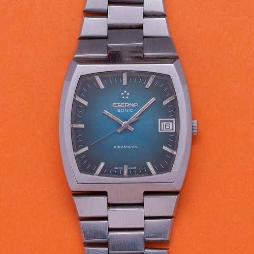 153 - GENTLEMAN'S ETERNA SONIC ELECTRONIC INTEGRATED BRACELET FUME DIAL, CIRCA. 1970S, 37MM CASE, cushion ... 