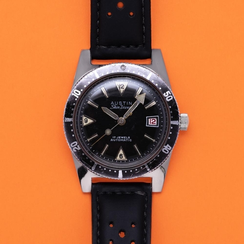 159 - GENTLEMAN'S AUSTIN SKIN DIVER AUTOMATIC AS 1700/01, CIRCA. 1960S, 38MM CASE, circular black dial wit... 