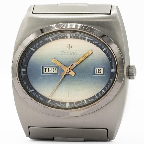 168 - GENTLEMAN'S ZODIAC SST AUTOMATIC 36000 HI-BEAT ON BRACELET, 862 967, CIRCA. 1975, 35.5MM CASE, oval ... 