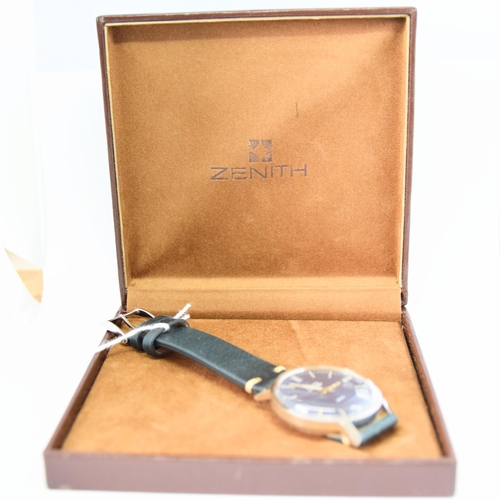 210 - ZENITH AUTOMATIC DATE 28800 MODEL 1209 WITH ORIGINAL METALLIC BLUE DIAL CIRCA 1960S. REFERENCE 1209-... 