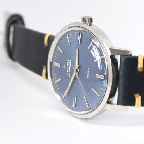 210 - ZENITH AUTOMATIC DATE 28800 MODEL 1209 WITH ORIGINAL METALLIC BLUE DIAL CIRCA 1960S. REFERENCE 1209-... 