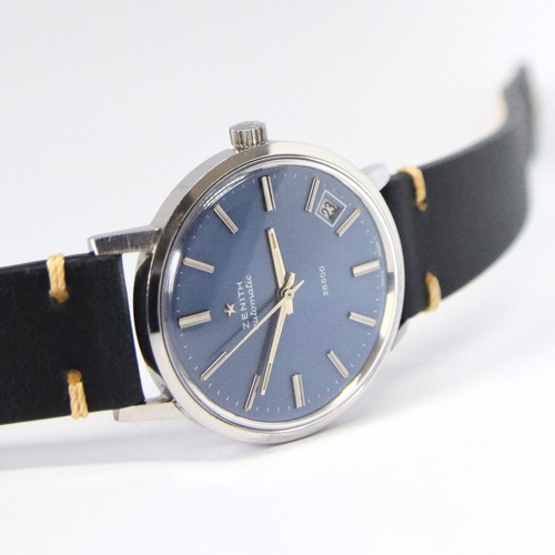 210 - ZENITH AUTOMATIC DATE 28800 MODEL 1209 WITH ORIGINAL METALLIC BLUE DIAL CIRCA 1960S. REFERENCE 1209-... 