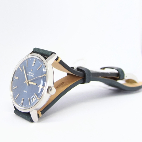 210 - ZENITH AUTOMATIC DATE 28800 MODEL 1209 WITH ORIGINAL METALLIC BLUE DIAL CIRCA 1960S. REFERENCE 1209-... 