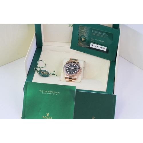 44 - 18CT ROLEX GMT MASTER II 'ROOTBEER' REFERENCE 126715CHNR BOX AND PAPERS 2022, circular gloss black d... 