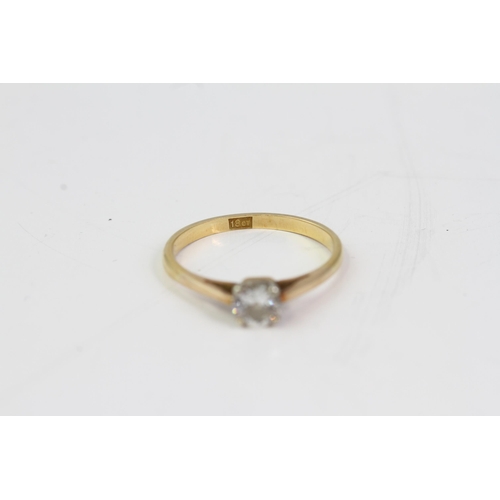 859 - 18ct gold ring with single diamond 0.40 ct