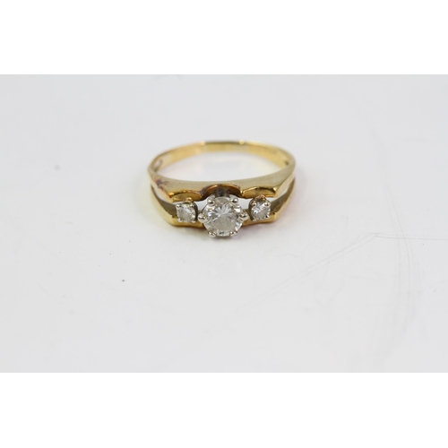 860 - 3 stone diamond ring